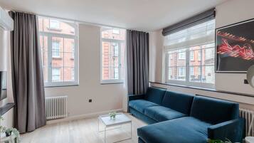 Apartment, 1 King Bed with Sofa bed, Kitchen, City View (Brewer St A) | Living area
