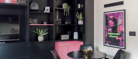 Lejlighed - flere senge - køkken - byudsigt (Old Compton 1) | Spiseområde