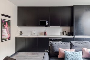 Lejlighed - flere senge - køkken - byudsigt (Old Compton 1) | Interiør