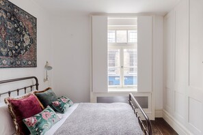 Apartment, Mehrere Betten, Terrasse, Stadtblick (Park St 10 (1&2)) | 2 Schlafzimmer, individuell dekoriert, individuell eingerichtet