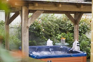 Luokittelematon kuva, 5 kautta 42, painike