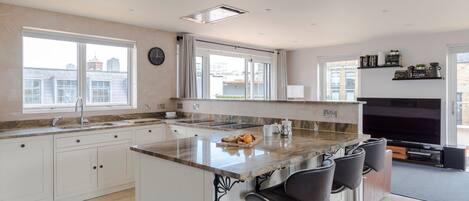 Apartment, Multiple Beds, Patio, City View (Sandra House 1 (PH)) | Private kitchen