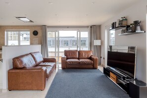 อพาร์ทเมนท์, หลายเตียง, ลานระเบียง, วิวเมือง (Sandra House 1 (PH)) | บริเวณนั่งเล่น