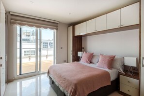 อพาร์ทเมนท์, หลายเตียง, ลานระเบียง, วิวเมือง (Sandra House 1 (PH)) | 4 ห้องนอน, ห้องพักตกแต่งอย่างมีเอกลักษณ์, ตกแต่งพิเศษโดยเฉพาะ