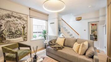 Casa, varias camas, no se aceptan mascotas, vista a la ciudad (Goodwins Court) | Área de sala de estar