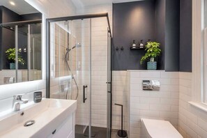 Bathroom - The Pottter Edition - Covent Garden - by Frankie (London)