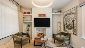 ํ์ฐ์ค, ์นจ๋(์ฌ๋ฌ ๊ฐ), ๋ฐ๋ ค๋๋ฌผ ๋๋ฐ ๋ถ๊ฐ, ์๋ด ์ ๋ง (Goodwins Court) | ๊ฑฐ์ค ๊ณต๊ฐ