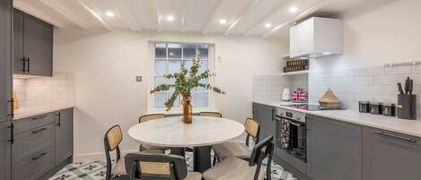 ハウス ベッド (複数台) ペット不可 シティビュー (Goodwins Court) | 専用キッチン