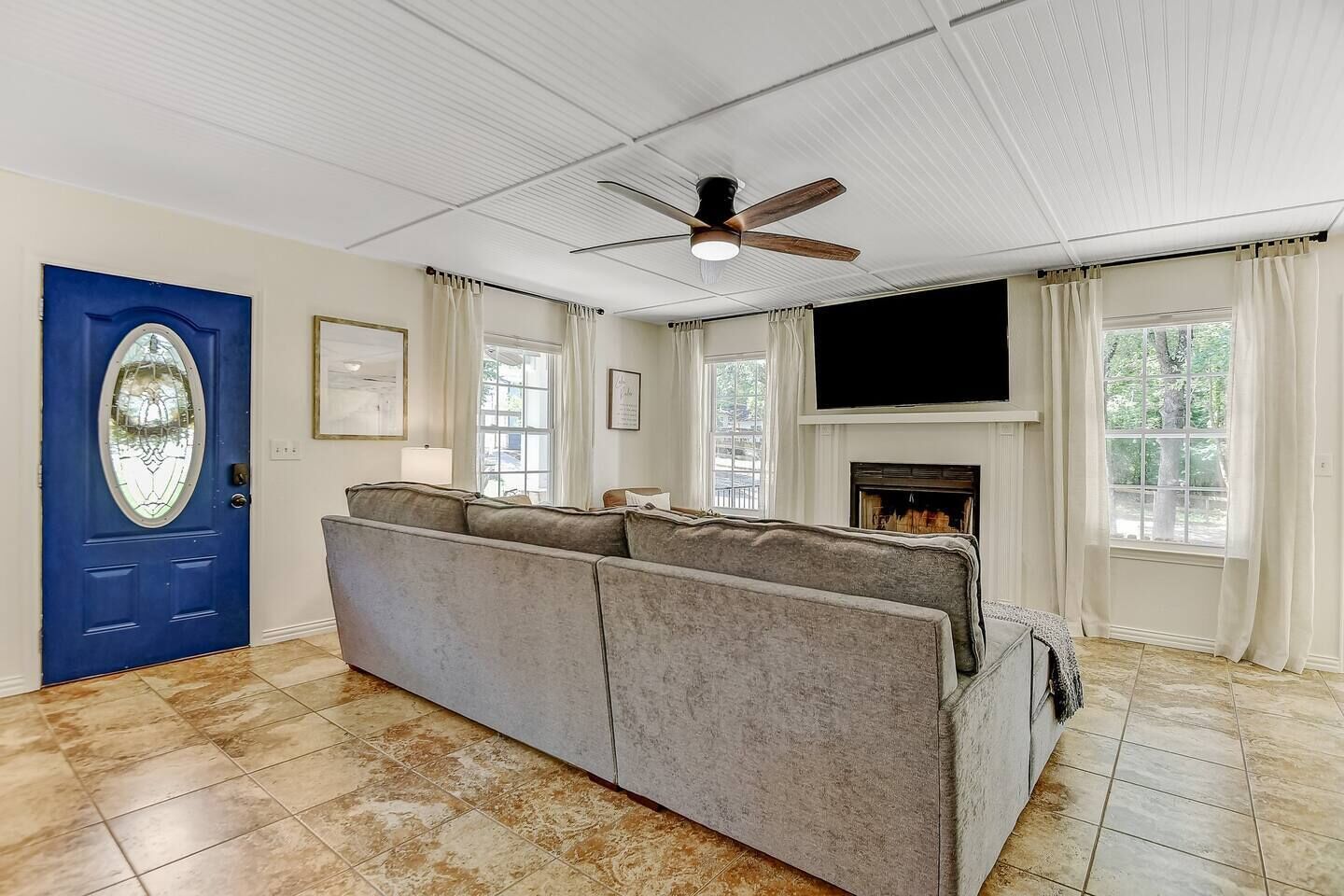 TV, fireplace, offices