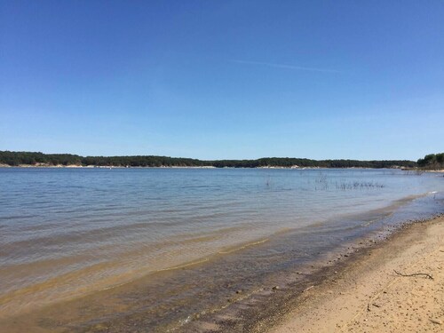 Saykm Bungalow Lake Texoma walking distance to sandy beach & boat ramp