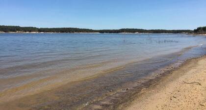 Saykm Bungalow Lake Texoma walking distance to sandy beach & boat ramp