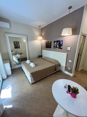 1 bedroom, WiFi, bed sheets - De Ribera rooms Every room tells a story, yours! (Napoli)