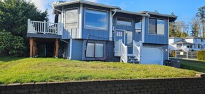 Exterior - Charming 3-bedroom house in Manchester with Beautiful Views of Seattle and Ferry (Port Orchard)