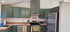 Private kitchen - Charming 3-bedroom house in Manchester with Beautiful Views of Seattle and Ferry (Port Orchard)