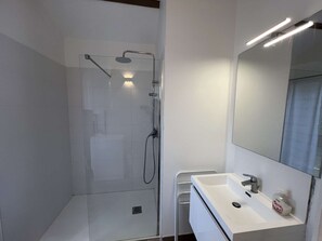 Hair dryer - 148 – Charming House with Large Garden – Ideal for 4 to 6 Guests ?? (SOULAC SUR MER)