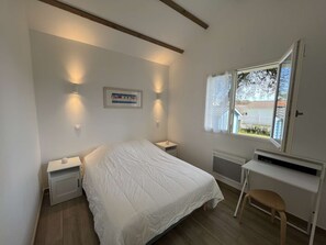 2 bedrooms, iron/ironing board, free WiFi - 148 – Charming House with Large Garden – Ideal for 4 to 6 Guests ?? (SOULAC SUR MER)