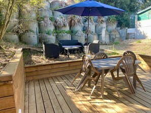 Outdoor dining - 148 – Charming House with Large Garden – Ideal for 4 to 6 Guests ?? (SOULAC SUR MER)