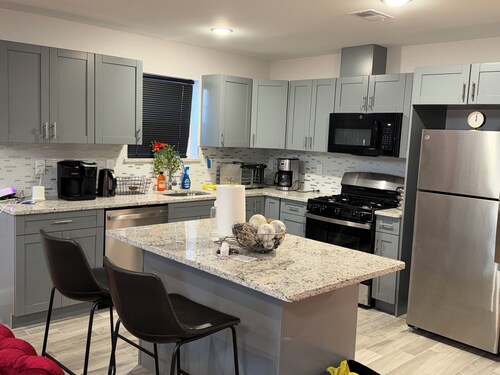 Cozy 3-bedroom house in perfect Newark with cool AC/HEAT and comfort