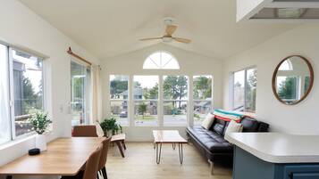 Stuga Comfort - viss havsutsikt | Vardagsrum