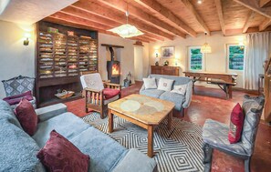 TV, fireplace - 2 bedroom amazing home in Plouha (Plouha)
