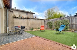 Unclassified image, 5 of 15, button - Le Challois - SAINT DIDIER SUR CHALARONNE (SAINT DIDIER SUR CHALARONNE)