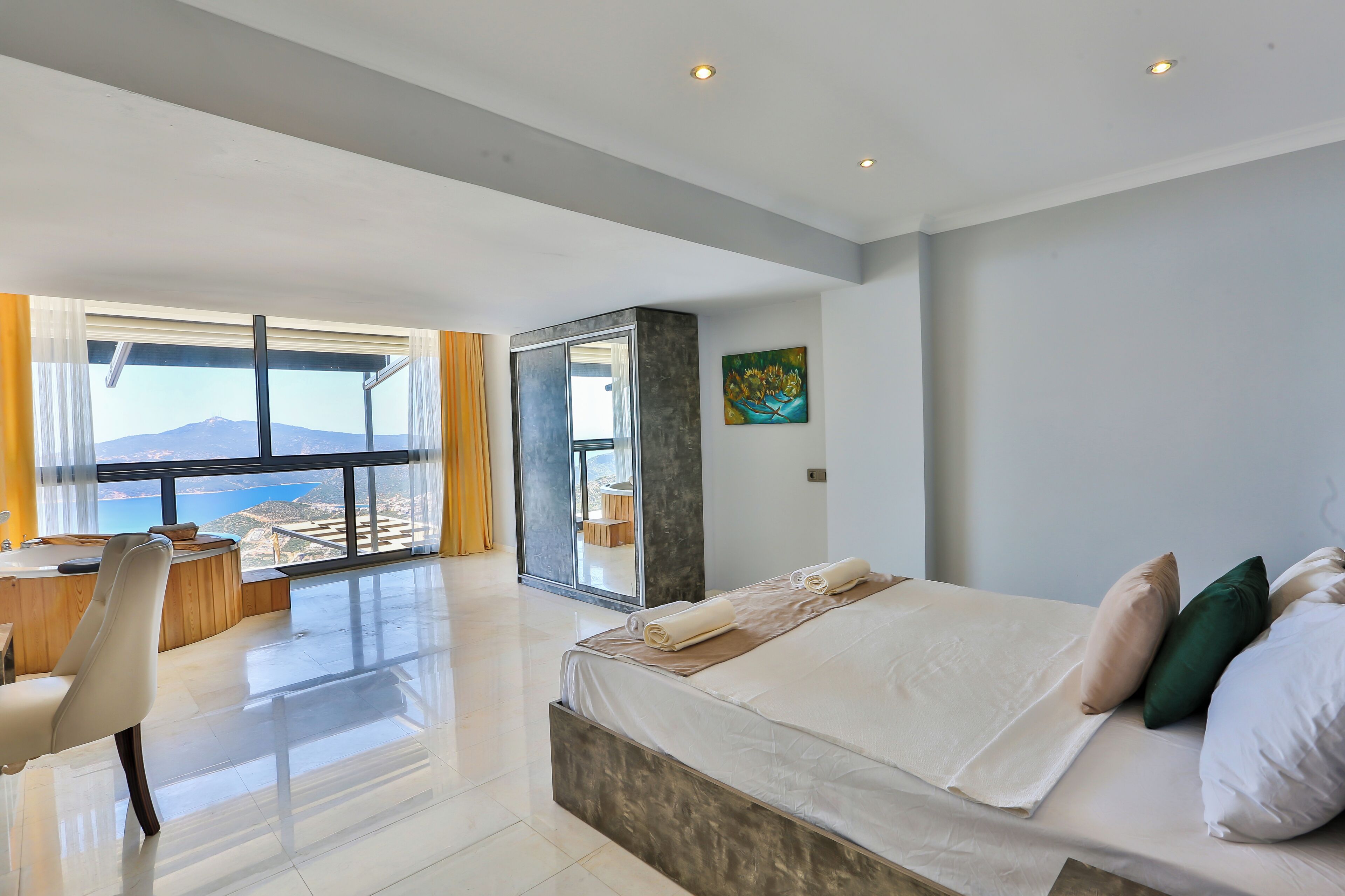 4 bedrooms, iron/ironing board, WiFi, bed sheets