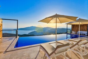 Pool - Luxury – Infinity Pool – Jacuzzi – Private Villa (Antalya)