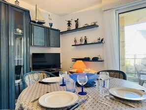 Dining - Appt 3 pièces, wifi, parking , vue mer partielle (QUIBERON)