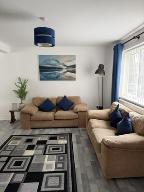 Smart TV, libri, monitor per computer