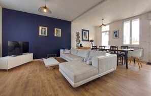 TV - Charmante maison proche mer (Royan)