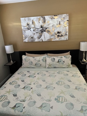 2 slaapkamers, een strijkplank/strijkijzer, gratis wifi, beddengoed
