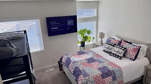 3 habitaciones, escritorio, tabla de planchar con plancha y wifi gratis 