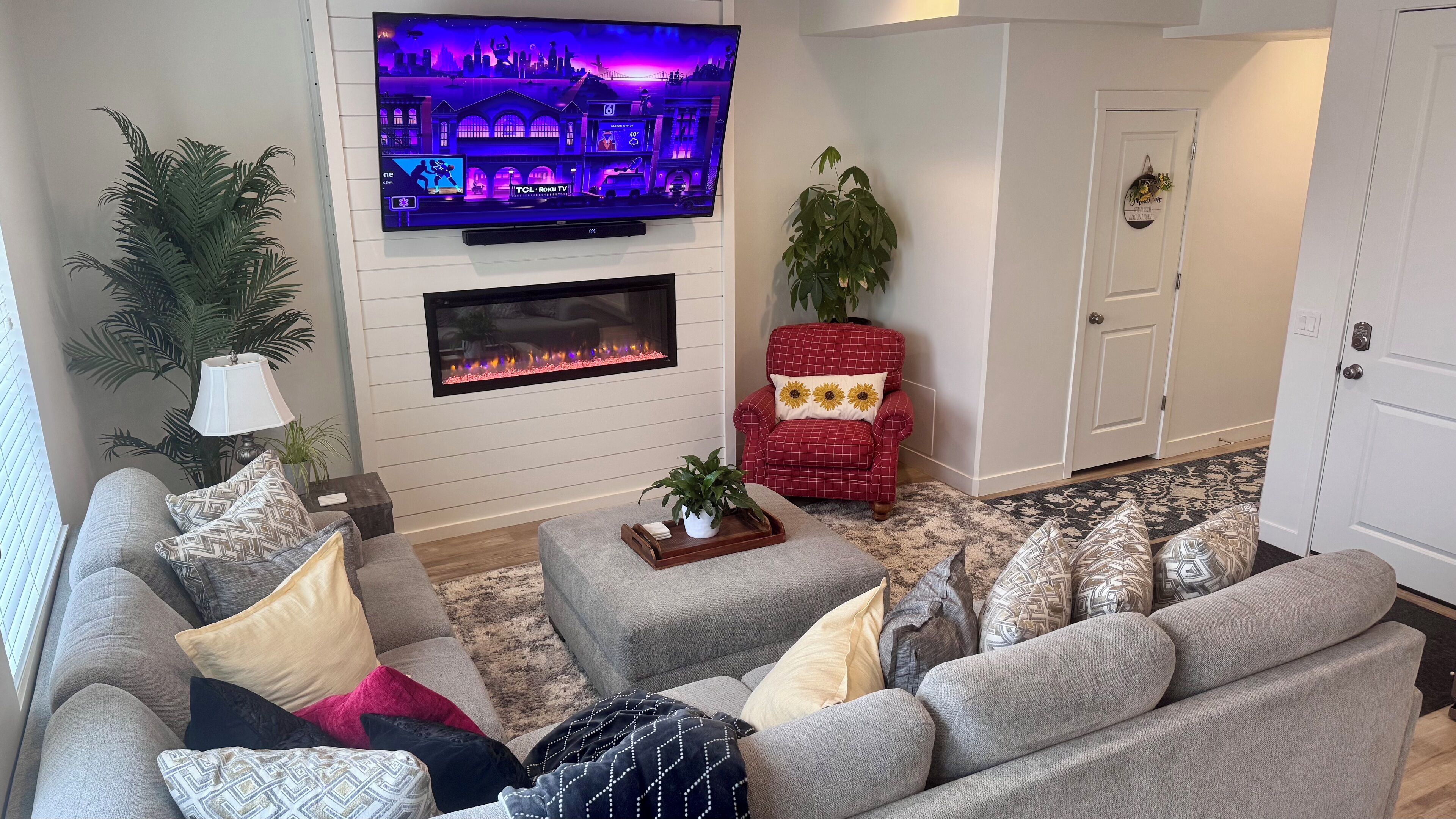 Smart TV, fireplace
