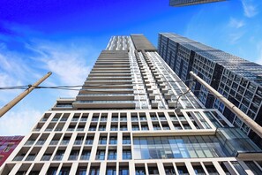 Gambar tidak terklasifikasi, 2 dari 39, tombol