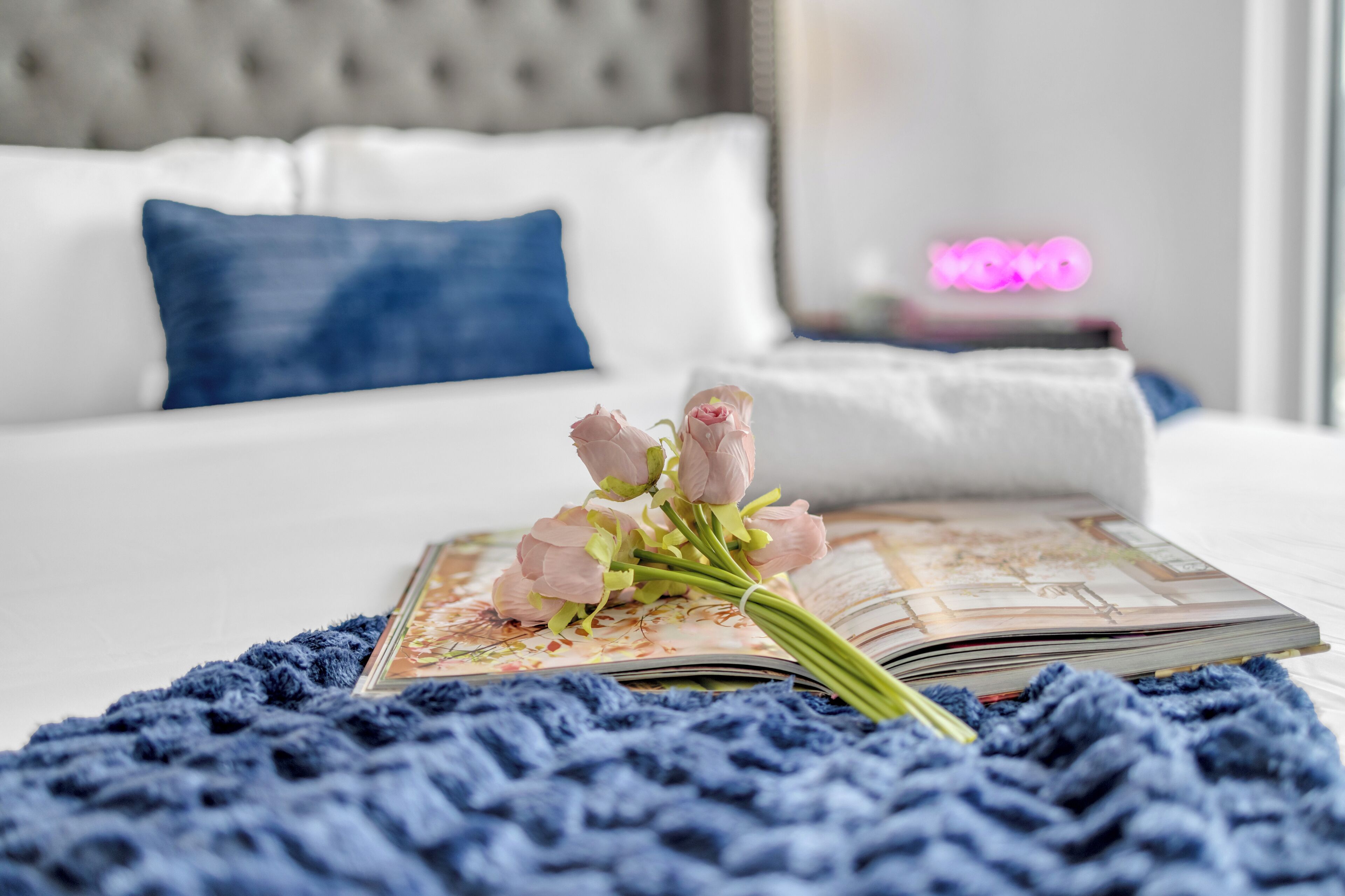 시그니처 스위트, 시내 전망 | 각각 다른 스타일의 인테리어, 각각 다르게 가구 비치, 책상, 다리미/다리미판