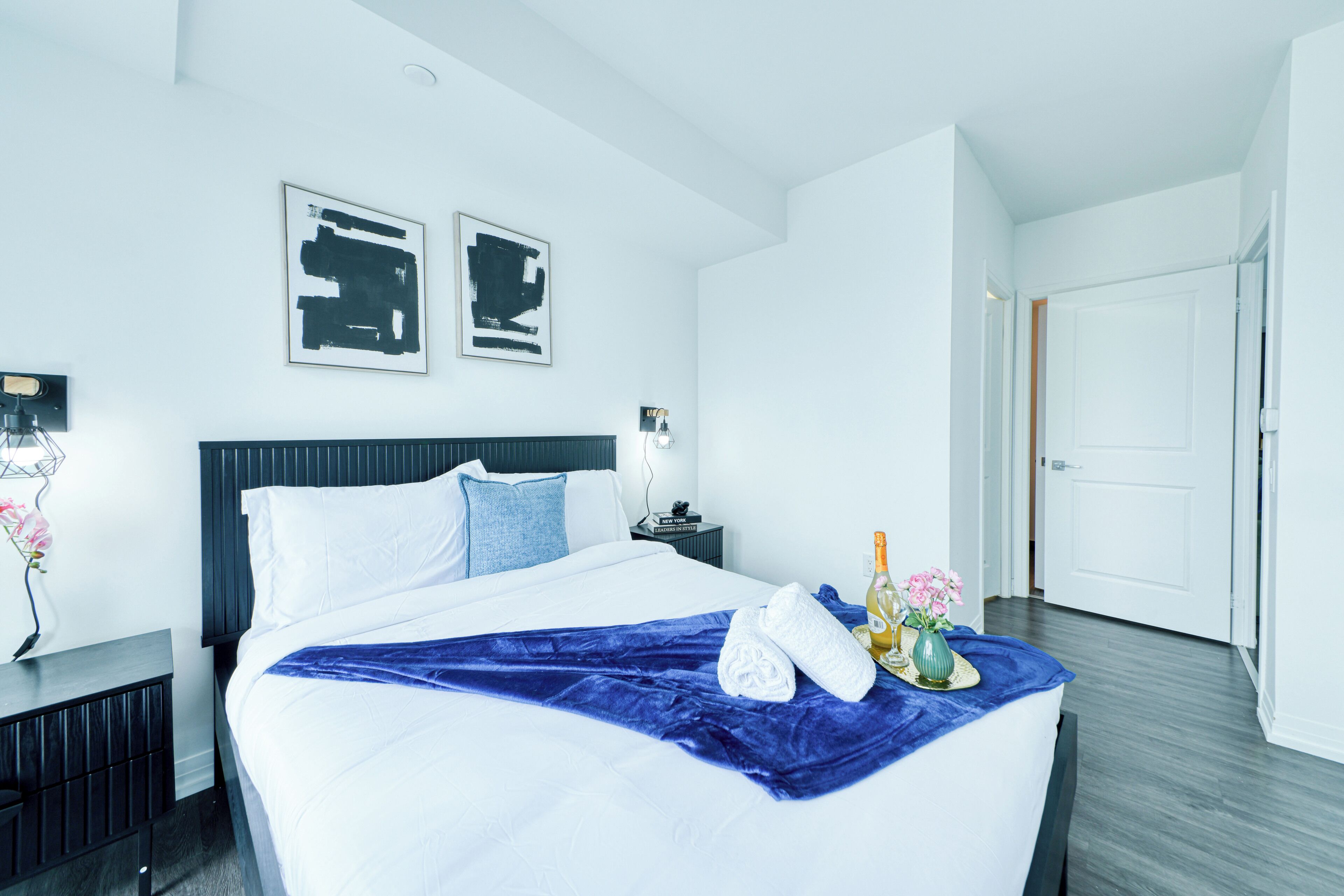 Suite Premium, balkon, pemandangan kota | Didekorasi berbeda-beda dan dilengkapi dengan perabotan berbeda-beda