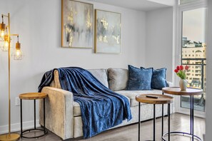 Didekorasi berbeda-beda dan dilengkapi dengan perabotan berbeda-beda