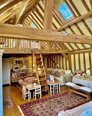 Unclassified image, 3 of 16, button - Luxurious Country Barn in an area Listed for its Outstanding Natural Beauty. (Tadley)