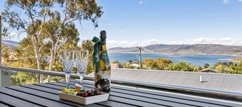 Eric's Lake View Retreat