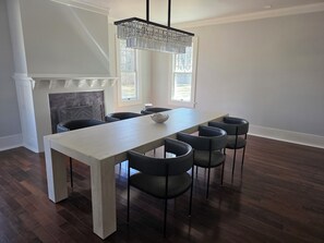 Dining - Spacious 5-bedroom house in Colorado Springs (Colorado Springs)