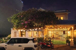 Unclassified image, 5 of 5, button - A sea home with peace and relaxation in Da Nang. (Da Nang)