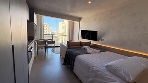 1 bedroom, iron/ironing board, Internet, bed sheets - Modern studio apartment, penthouse with incredible views and pool, in Corredor da Vitória. (Salvador)