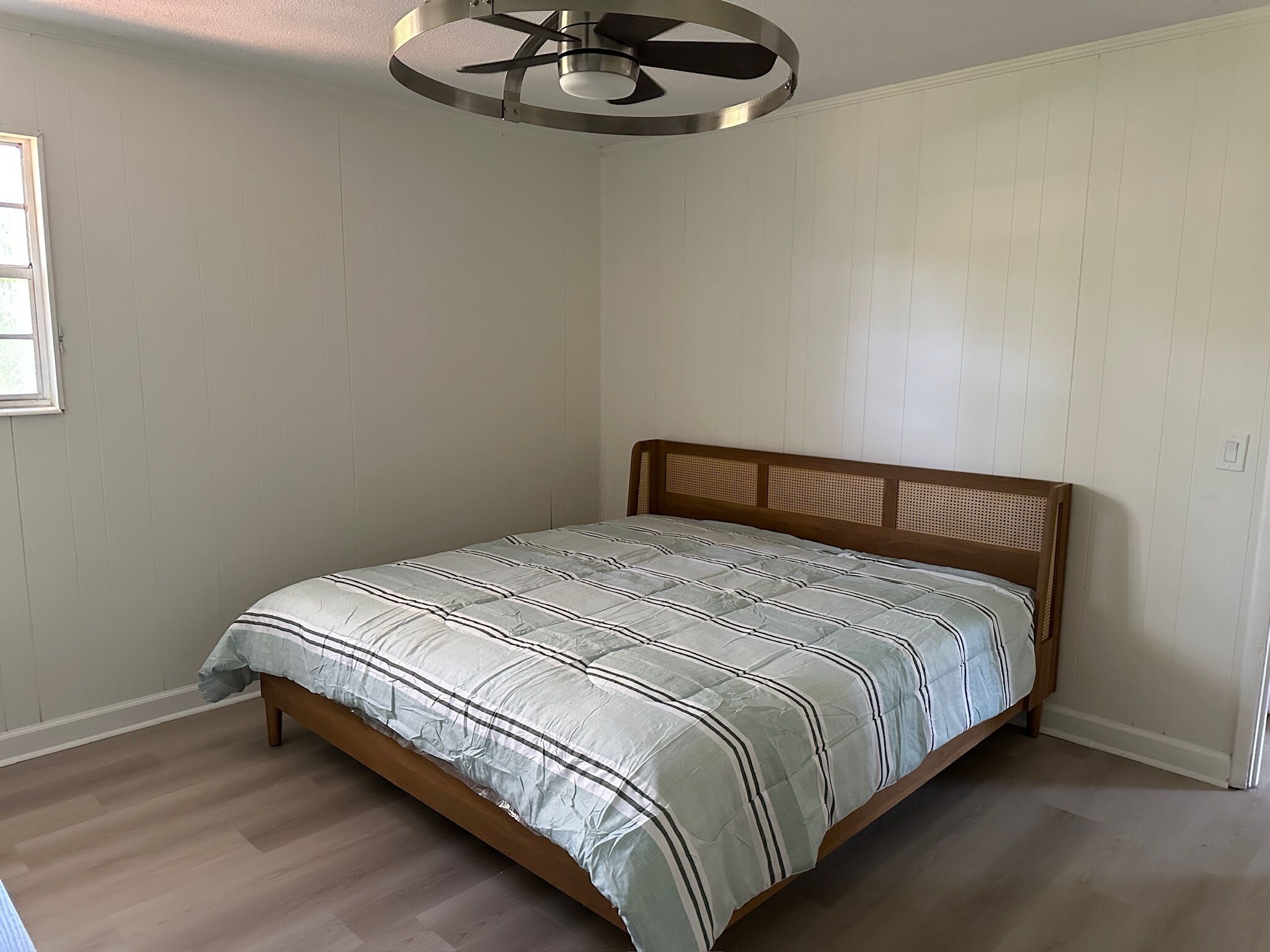 3 slaapkamers, een strijkplank/strijkijzer, wifi, beddengoed