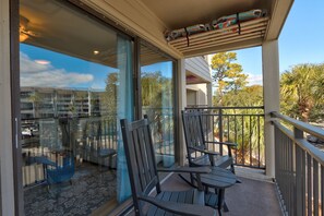 Property grounds - Ocean View Retreat - Just Steps from the Beach (Hilton Head Island)