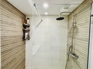 Bathroom - Comfortable duplex, sea view, AC - guests (Roses)