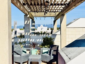 Terrace/patio - Comfortable duplex, sea view, AC - guests (Roses)