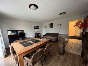 Interior - Bright 2-Bedroom Apartment near Spas - Shared Pool, WIFI (La Roche-Posay)