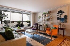 TV, books - Appartement Dominique - Welkeys (Paris)