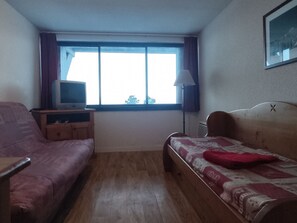 Room - Relaxing nature studio, Super-Besse, 3 pers. (Besse-et-Saint-Anastaise-Super Besse)