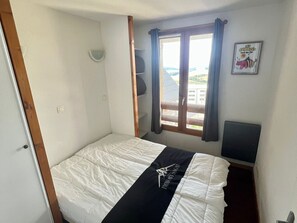 2 bedrooms - Apartment for 6 in Super Besse with parking and pool (Besse-et-Saint-Anastaise-Super Besse)